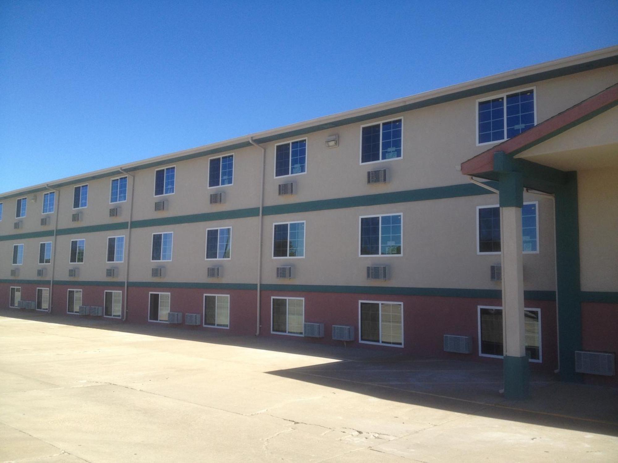 Value Inn & Suites Салина Экстерьер фото