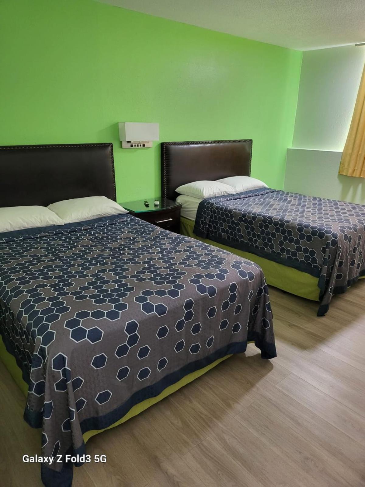 Value Inn & Suites Салина Экстерьер фото