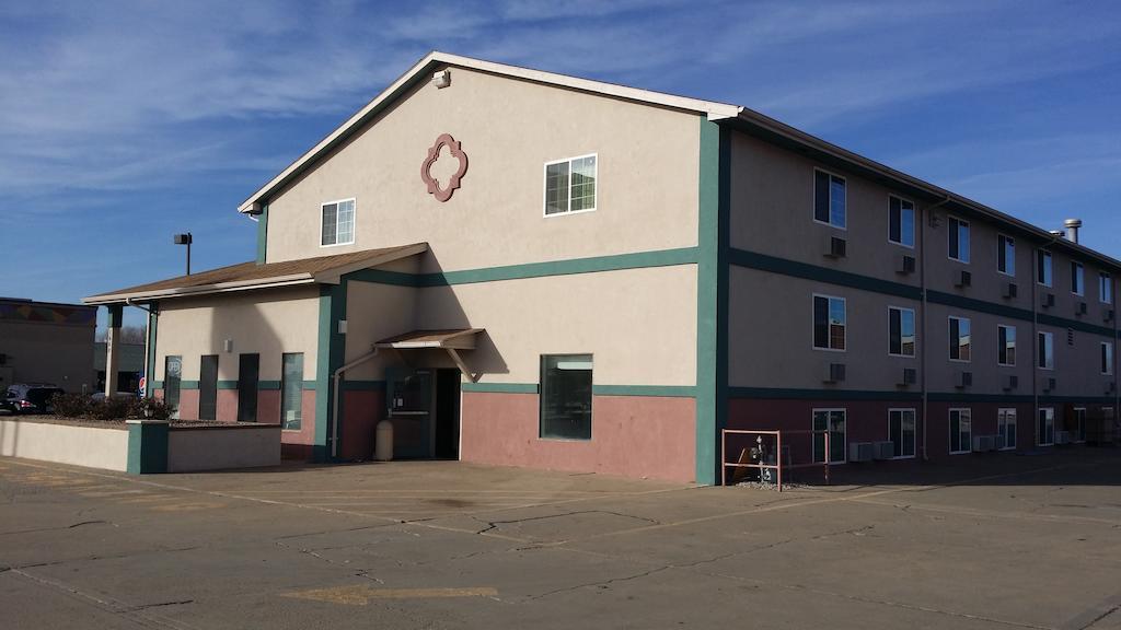 Value Inn & Suites Салина Экстерьер фото