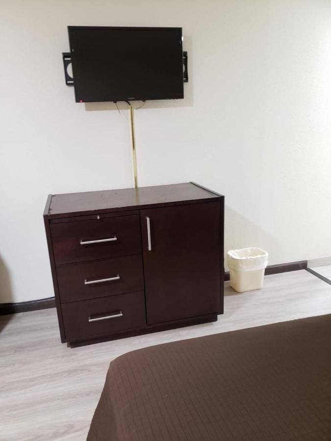 Value Inn & Suites Салина Экстерьер фото