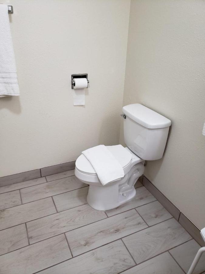 Value Inn & Suites Салина Экстерьер фото